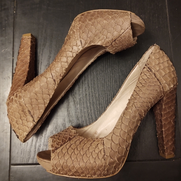 House of Harlow 1960 Pearl Peep Toe Heels - Picture 1 of 7